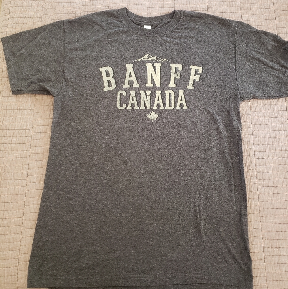 Banff Canada T-Shirt Size M